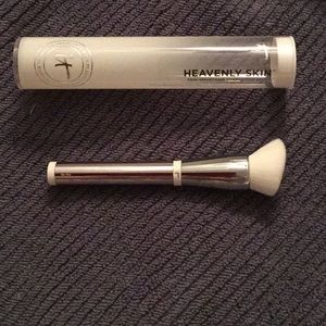 IT Cosmetics complexion brush NEW
